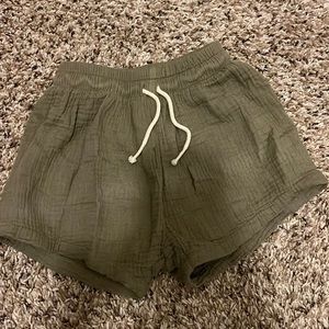 The simple folk muslin shorts